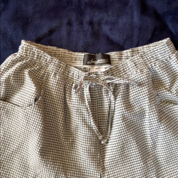 Jeno Newman Women Capri pants - Picture 3 of 5